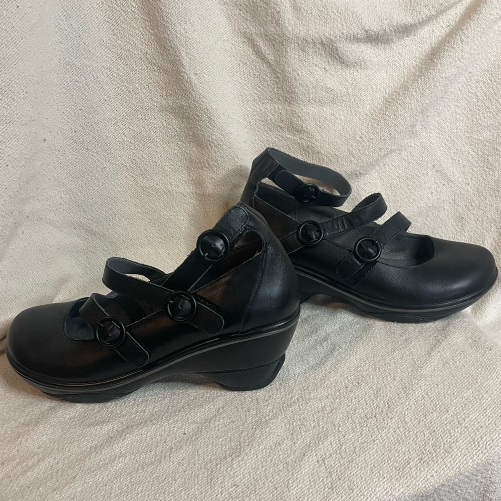 Jambu black strappy wedge heel size 8.5